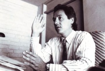 Llegó a la presidencia de Colo Colo en 1994 y estuvo a cargo del club en la prolífica época de los '90, con grandes fichajes. Así la institución entró en una crítica situación económica que terminó con la quiebra en 2002, provocando la renuncia de Dragicevic. En 2005 estuvo detenido en Capuchinos acusado de evasión tributario durante su mandato en los albos.