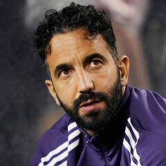 Manchester United agree $99m deal for new striker