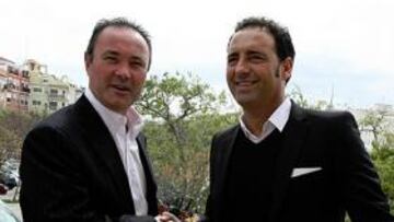 <b>COMPLICIDAD. </b>Juan Ignacio y José Bordalás, ayer, en un restaurante de Elche.