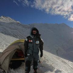 Latorre conquista el Everest y completa los 14 'ochomiles'