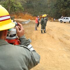 Descubre el salario medio que recibe un ingeniero civil en Colombia
