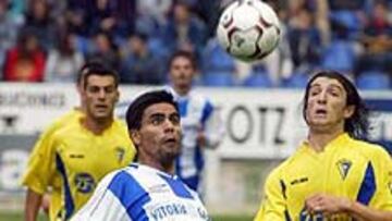 <b>TROTTA. </B>El argentino, en un partido contra el Cádiz disputado en Mendizorroza la pasada temporada.