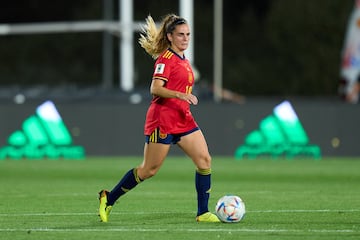 Teresa Abelleira: la centrocampista del Real Madrid se ha ganado ser una fija para Vilda tras la Eurocopa de Inglaterra. A pesar de no ser titular, dio grandes resultados como pasó en el partido ante Inglaterra. Un pivote que necesita España.