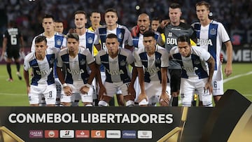 Argentina&#039;s Talleres de Cordoba players pose for the photographers before their Copa Libertadores football match against Brazil&#039;s Sao Paulo FC at Mario Alberto Kempes Stadium in Cordoba, Argentina on February 6, 2019. (Photo by DIEGO LIMA / AFP)