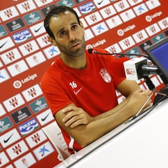 Víctor Díaz busca su partido número 150 con el Granada