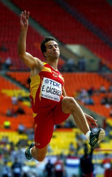 El atleta español Eusebio Cáceres durante la prueba de clasificación de salto de longitud de los Mundiales de Atletismo Moscú 2013 que se celebran en el Estadio Olímpico Luzhnikí