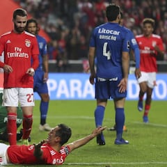 El Benfica se sacude la presión tras ganar 4-0 al Feirense