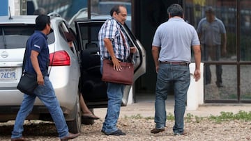 Fiscales detienen al director general de la aerol&iacute;nea boliviana Lamia, Gustavo Vargas Gamboa, hoy, martes 6 de diciembre de 2016, en Santa Cruz (Bolivia).