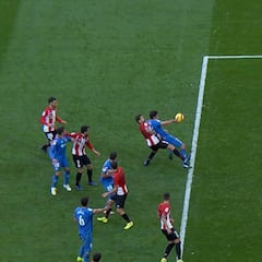 Fallo clamoroso del VAR: el claro penalti que no señaló en el 94'