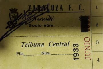 Abono mensual de la temporada 1932-33, la primera oficial del Zaragoza, firmada por el tesorero Luis Ferrer.