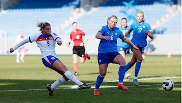 Russo define ante Sigurdardóttir para el Islandia 0-1 Inglaterra.