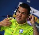 Alves: "Brasil y España son los favoritos para ganar el Mundial"