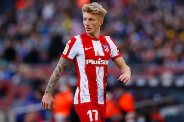 En la 21/22 lo fichó el Atlético de Madrid donde no tuvo suerte al lesionarse en el primer partido que jugó. En el siguiente mercado de fichajes, se marchó al futbol danés.