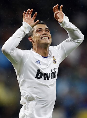 Clebraci¨®n del segundo gol del Real Madrid en un encuentro en el Santiago Bernab¨¦u frente al Deportivo de la Coru?a el 3 de octubre de 2010.