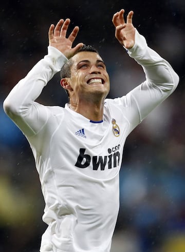 Clebración del segundo gol del Real Madrid en un encuentro en el Santiago Bernabéu frente al Deportivo de la Coruña el 3 de octubre de 2010. 