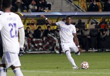 Alaba anot¨® el 0-1 de falta.