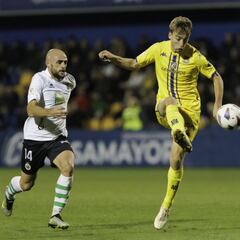 Oficial: Javi Castro, más velocidad para la defensa del Racing