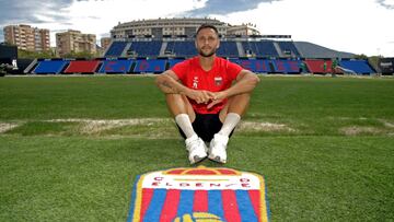 Andone: “En el Eldense me estoy reencontrando conmigo mismo”