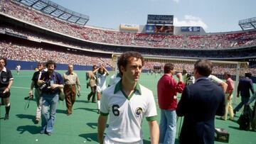 Franz Beckenbauer, New York/USA/Amerika, 01.01.1978, Fußballstadion, Cosmos-Stadion, Fans, Fußballer, Sportler, (Photo by Peter Bischoff/Getty Images)