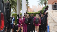 Las jugadoras de la Selección Femenina de Fútbol llegan al hotel Nova Beach, a 19 de septiembre de 2023, en Oliva, Valencia, Comunidad Valenciana (España)