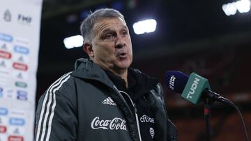 Henry Martín y Alan Pulido no jugarían ante Costa Rica