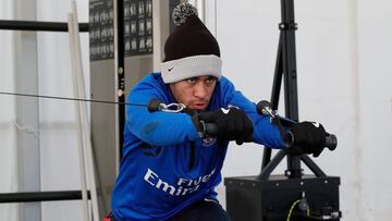 Neymar arrastra un virus intestinal y ha estado entren&aacute;ndose estos d&iacute;as en el gimnasio.