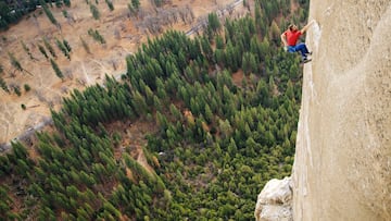 Tommy Caldwell escala la pared Dawn Wall durante la grabaci&oacute;n de la pel&iacute;cula The Dawn Wall en Yosemite Valley, California, Estados Unidos. Enero del 2015. 