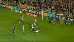 Las dos brillantes atajadas de Arias que salvaron a Racing