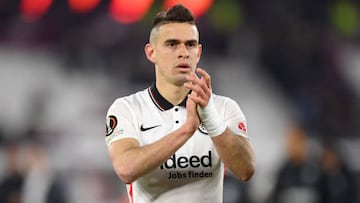 LONDON, ENGLAND - APRIL 28: Rafael Santos Borre of Eintracht Frankfurt applauds the fans after their sides victory during the UEFA Europa League Semi Final Leg One match between West Ham United and Eintracht Frankfurt at Olympic Stadium on April 28, 2022 in London, England. (Photo by Justin Setterfield/Getty Images)