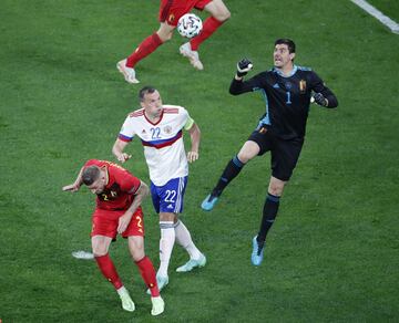 Thibaut Courtois y Artem Dzyuba.