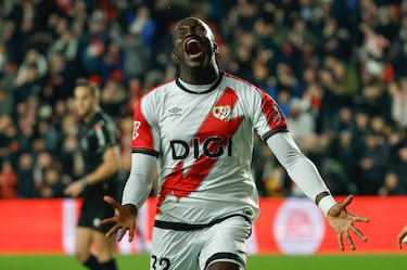 El central de la Franja conectó un cabezazo perfecto para adelantar a su equipo. Siempre atento, intentó despejar un remate y acabó metiéndose en su propia meta, pero su trabajo fue muy bueno.