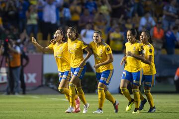 El Clásico Regio entre las Felinas de Tigres y las Rayadas de Monterrey regaló un emocionante empate a 2, con remontada, penal incluido y marca de asistencia con más de 37,500 asistentes.