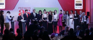 AS premió a las mejores del año, la carrera de Puyol y a Pellegrini