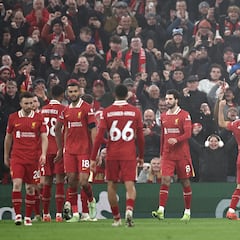 Liverpool sonríe con los tropiezos de Arsenal y Chelsea