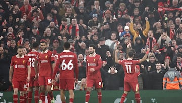 Liverpool sonríe con los tropiezos de Arsenal y Chelsea