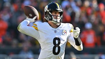 CLEVELAND, OHIO - NOVEMBER 19: Kenny Pickett #8 of the Pittsburgh Steelers throws a in the third quarter against the Cleveland Browns at Cleveland Browns Stadium on November 19, 2023 in Cleveland, Ohio. Jason Miller/Getty Images/AFP (Photo by Jason Miller / GETTY IMAGES NORTH AMERICA / Getty Images via AFP)