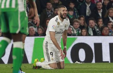 Karim Benzema fue sustituido tras lesionarse el dedo meñique de la  mano derecha.