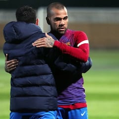Alves admite que la llamada de Xavi fue una "sorpresa"
