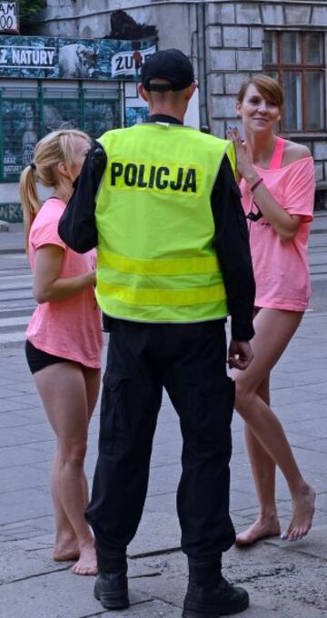 Ejercicios de sincronizada en las calles de Lodz, Polonia