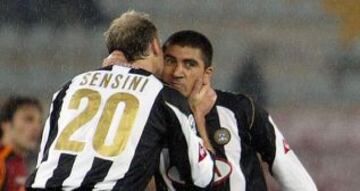 El primer trofeo en Europa de Pizarro fue con Udinese, en la copa Intertoto del 2000.