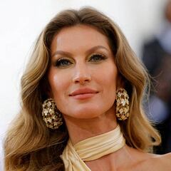 Gisele Bündchen makes rare red carpet appearance alongside twin sister Patricia