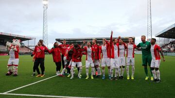 EMMEN, 15-12-2019, Stadium Oude Meerdijk, season 2019 / 2020, Dutch Football Eredivisie, FC Emmen celebrating the 2-0 win during the match FC Emmen - Sparta Rotterdam
 
 
 15/12/2019 ONLY FOR USE IN SPAIN