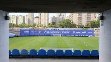 La Romareda luce con la lona que cubre el Gol Sur.