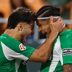 El Betis desarbola a la Real