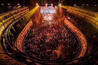 Ultraligera: historia de la música en cinco Rivieras 