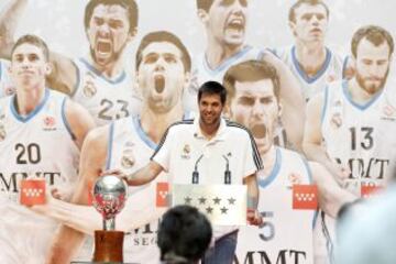 El Real Madrid de baloncesto visita el Ayuntamiento y la Comunidad de Madrid después de haber conseguido el titulo de la liga Endesa  Felipe Reyes