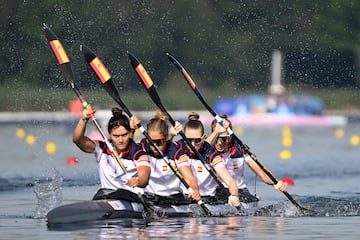 Sara Ouzande, Estefanía Fernández, Carolina García y Teresa Portela, durante su regata que las lleva directas a la final el jueves, 13:40.