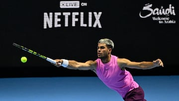 Tennis - Six Kings Slam - ANB Arena, Riyadh, Saudi Arabia - October 16, 2025 Spain's Carlos Alcaraz in action during his semi final match against Taylor Fritz of the U.S. REUTERS/Stringer
