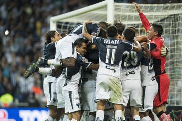 En un duelo lleno de polémica por el estado de la cancha, Rayados elimina en penales al cuadro azulcrema, mismos que no anotaron ningún tiro desde los once pasos.