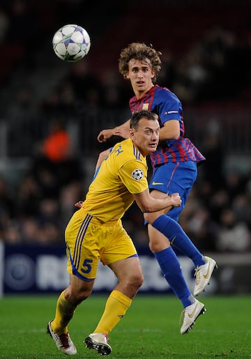 Muniesa se formó en las categorías inferiores del Barcelona. Tras destacar en todas las etapas, el central vio su esfuerzo recompensado cuando debutó con el primer equipo culé. Fue en Champions League ante el BATE Borisov. En verano de 2013 se lesionó de gravedad la rodilla y no volvió a vestir la camiseta blaugrana.